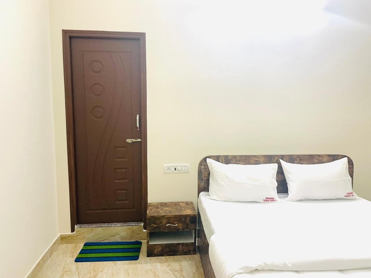 Lsr Service Apartments Tirupati Bagian luar foto